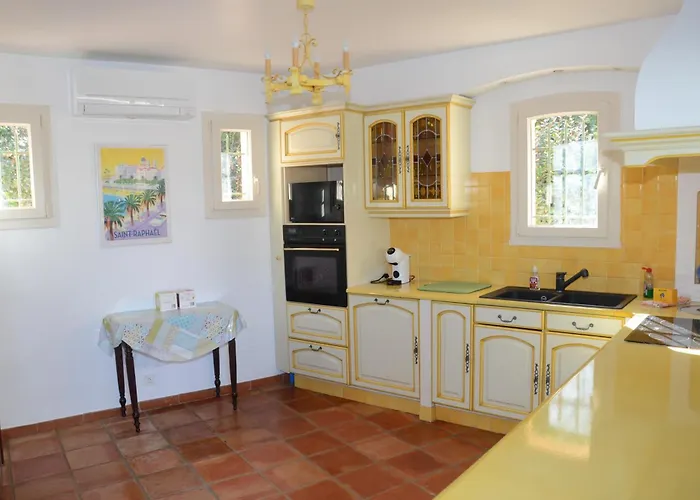 De Charme Avec Piscine Sur La Colline De Valescure Villa