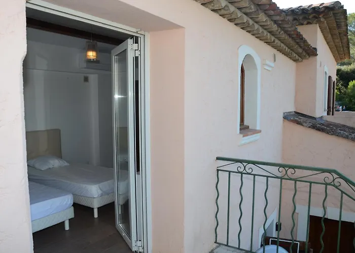 De Charme Avec Piscine Sur La Colline De Valescure *